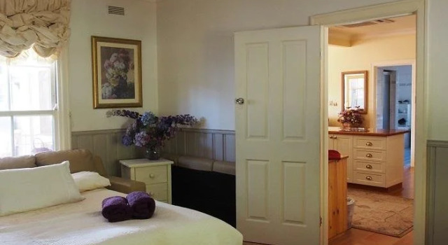 Bessie's Cottage, Book Vacation Home Bright 