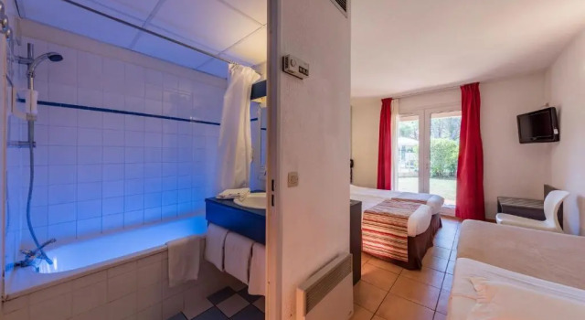 Трёхместный номер Standard Artemia Aigues-Mortes - Hôtel avec piscine - Bornes électriques - Parking privé - Local vélo-moto