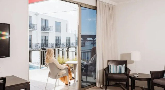 Номер Standard с балконом и с видом на бассейн Trinity Wharf Tauranga