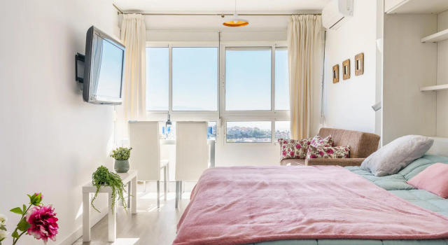 MalagaSuite Comfy Studio, Забронировать Отель Отели Торремолинос с бассейном, рядом с Культурный центр им. Пабло Руиса Пикассо, Бассейн