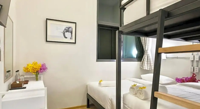 Трёхместный номер Standard Red Door Samsen Hotel, Bangkok