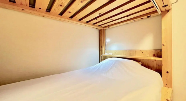 Кровать в общем номере Glocal Nagoya Backpackers Hostel