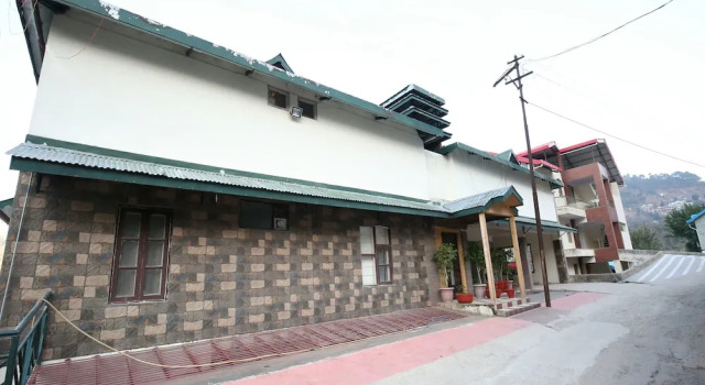 OYO 12185 Home Wayside Villa 3BHK Apartment Kasauli, Забронировать Апартаменты/квартира Апартаменты штата Химачал-Прадеш, Апартаменты/квартира