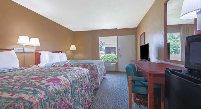 Четырёхместный номер Deluxe Hampton Inn By Hilton Clanton
