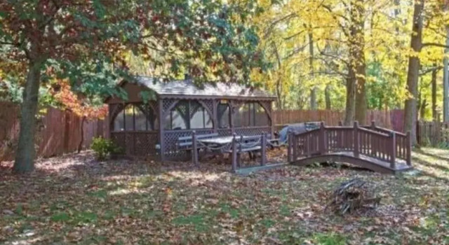 Peaceful private 4 Bedroom Residential Home with hot tub surrounded with serenity and a park like setting, Buchen Sie Hotel Bordentown Philadelphia und Umgebung
