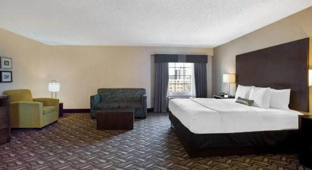 Четырёхместный номер Executive La Quinta by Wyndham Springfield