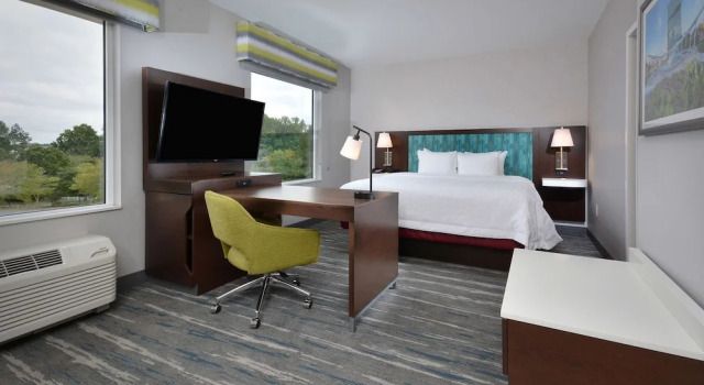 Двухместная студия-люкс With Microwave / Fridge Hampton Inn & Suites Charlotte North I 485