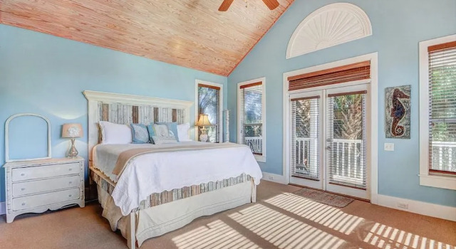 GOING COASTAL 3 Bedroom Holiday Home by Five Star Properties, Book Hotel Hoteller i Seacrest med parkering, Parkering
