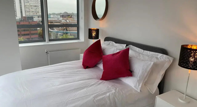 Bracknell - A Spectacular Dual Aspect 1 Bedroom Flat