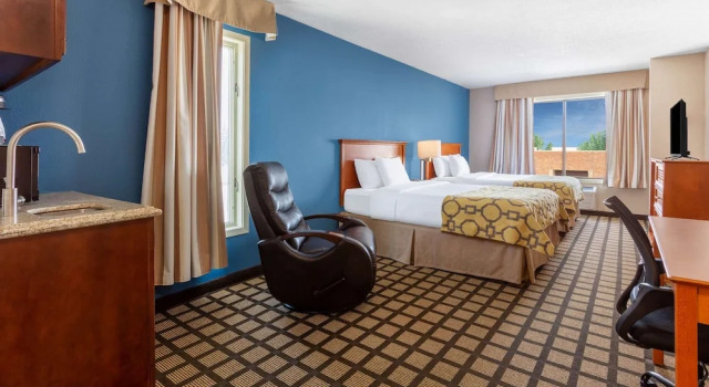 Четырёхместный люкс с балконом Baymont by Wyndham Rochester Mayo Clinic Area