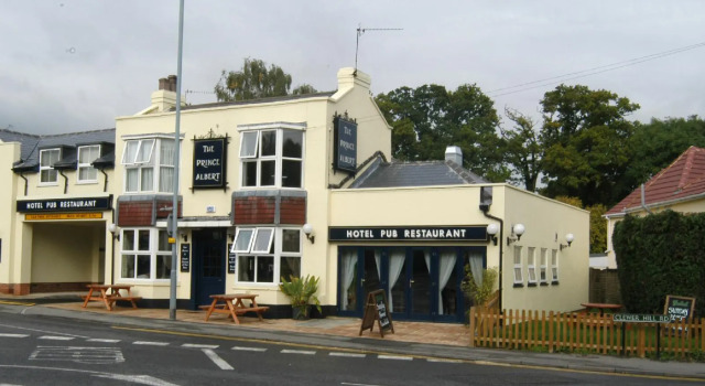 The Prince Albert Pub & Hotel with onsite FREE PARKING 2 minutes from Legoland, Забронировать Отель Виндзор Беркшир