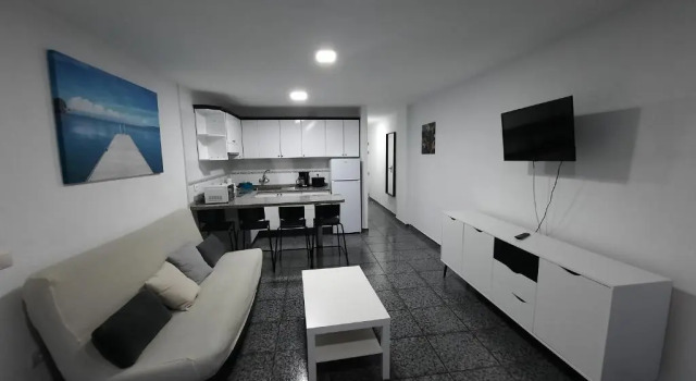 Playa del Inglés Céntrico Los Molinos 135, Забронировать Отель Отели Плайя дель Инглес с бассейном, рядом с Экуменический храм Эль-Сальвадор, Бассейн