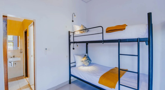 Island Style Retreat, Забронировать Отель Отели Лембонган с парковкой, рядом с Залив Машрум, Парковка