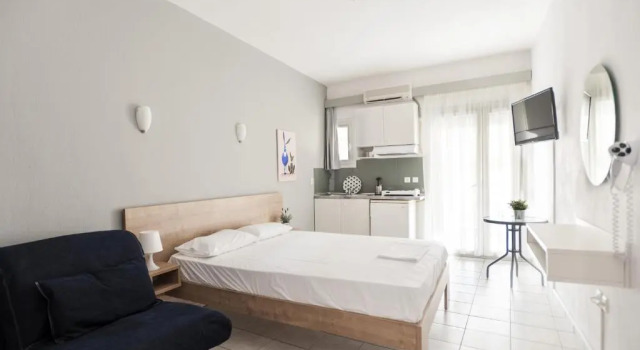 Студия с балконом Afkos Apartments