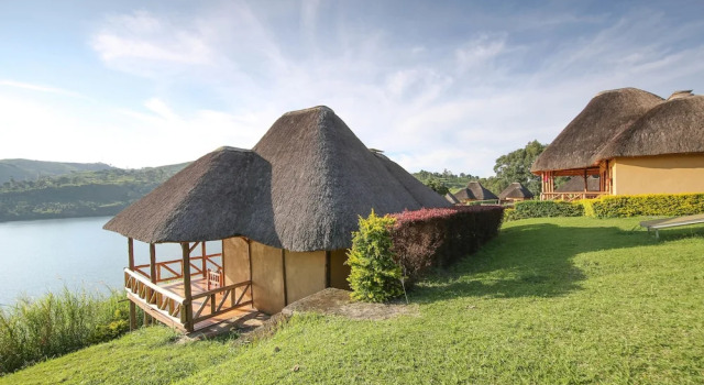 Двухместный номер Deluxe с видом на озеро Crater Safari Lodge