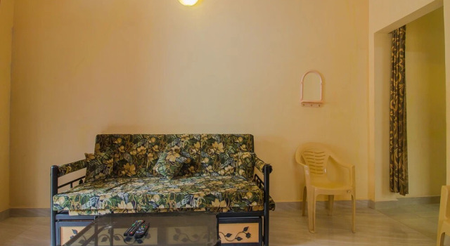 OYO 17370 Home Colorful 1BHK Calangute Beach