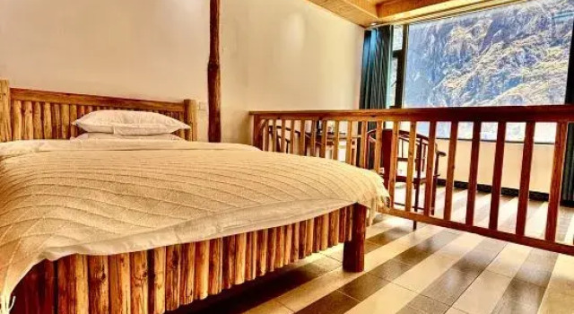 Семейный люкс с красивым видом из окна Tiger Leaping Gorge Huaxia Mingchuan Chinese Inn