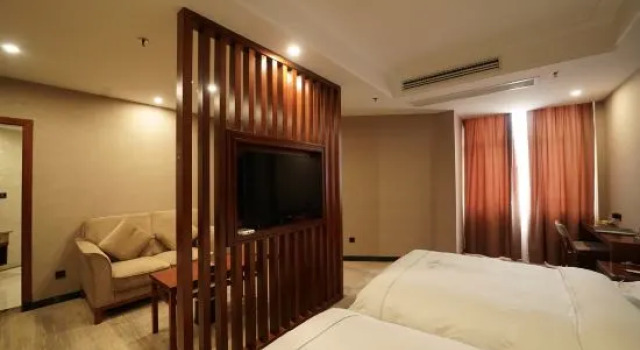 Люкс Dongpeng Hotel (Yichun Yizhou District Government Chengdong Branch)
