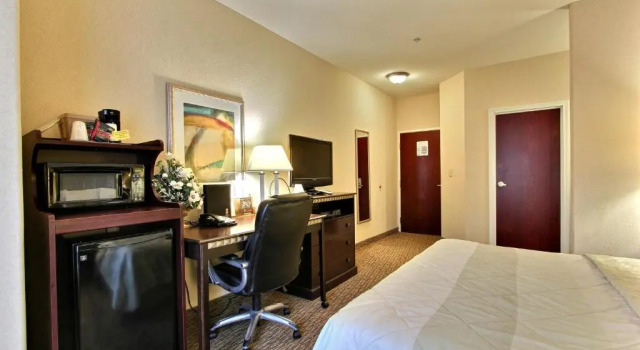 Magnolia Inn and Suites Pooler, Boek Hotel Hotels in Georgia met parkeren, Parkeren