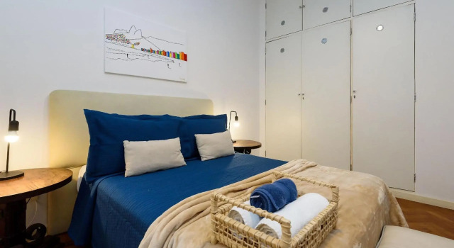Omar do Rio - TN 239/301: Grande Apartamento p/ Até 10 pessoas, Internet 240mbps, Workstation, Smart TV, 100 metros do Metrô e 500metros da Praia de Copacabana, Забронировать Апартаменты/квартира Апартаменты штата Рио-де-Жанейро, Апартаменты/квартира