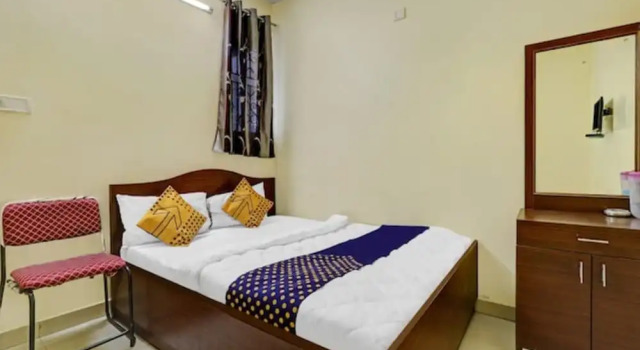 Номер Deluxe Goroomgo Subha Residency Banglore