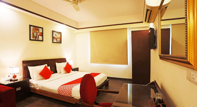OYO 27927 Hotel Picasso