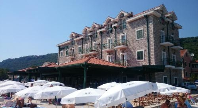 Hotel RR, Boek Hotel Hotels in Herceg Novi County met parkeren, Parkeren