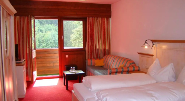 Семейный номер Standard с балконом Hotel Neuwirt