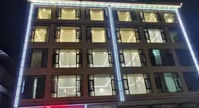Gongshan Xiangdong Hotel, Prenota Hotel Hotel a Deqin con parcheggio, Parcheggio