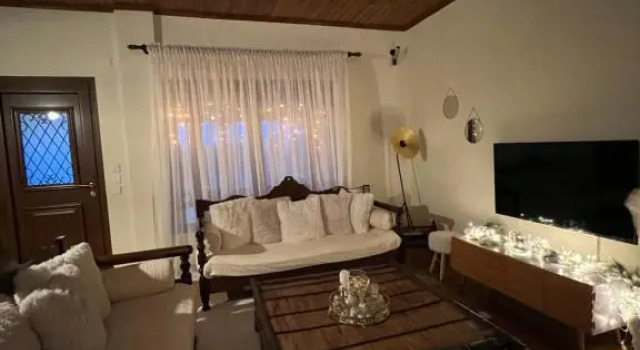House in the Woods, Book Hotel Karditsa 