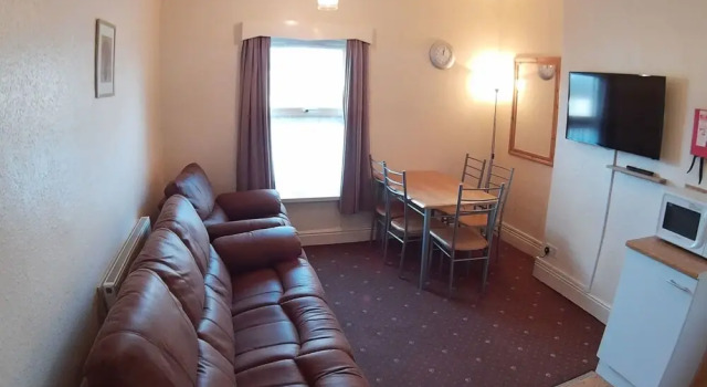 Семейные апартаменты с 2 комнатами Cleveland Court Apartments