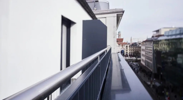Полулюкс с балконом Design- und Kunsthotel München