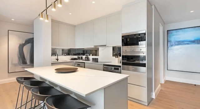 Апартаменты Oceanview Secure 3bed Apt Sea Point Marlo Breeze