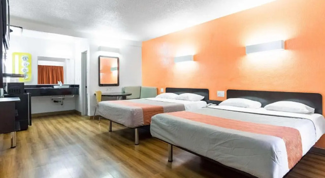 Четырёхместный номер Standard Motel 6-Long Beach, CA - International City