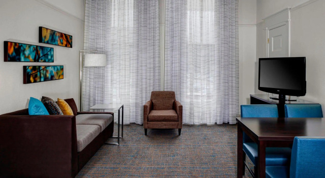 Четырёхместный люкс c 1 комнатой Residence Inn by Marriott Cleveland Downtown