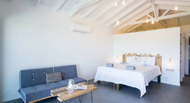 Люкс с балконом и с видом на море Villa Jwi Lavi Boutique Hotel