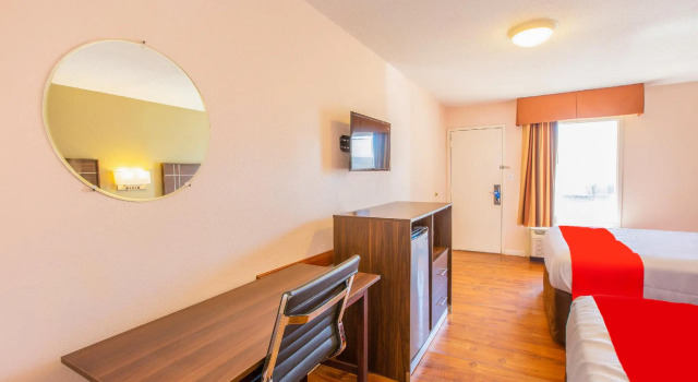 Четырёхместный номер Standard Rodeway Inn & Suites Brookhaven