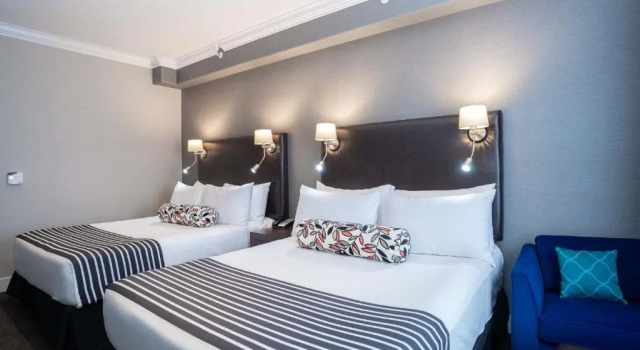 Четырёхместный номер Standard Sandman Signature Edmonton South Hotel