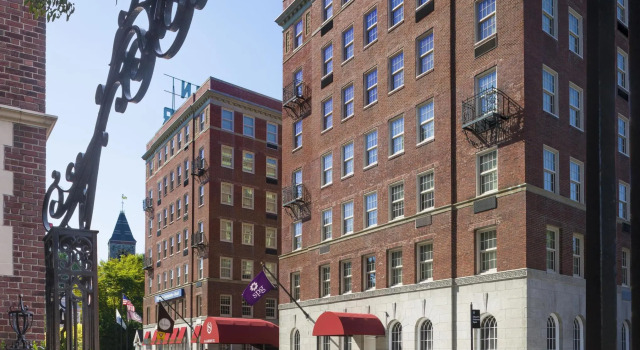 Sheraton Commander Hotel, Забронировать Отель Гарвард-сквер Кембридж, рядом с Boston Calling Music Festival