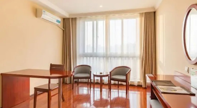 Семейный номер Standard GreenTree Inn Xuzhou High Speed Railway Zhanqian Square Hotel