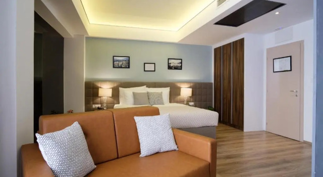 Номер Deluxe SL Industry Hotel