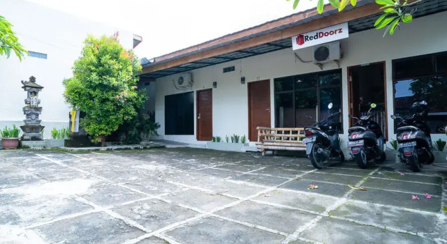 RedDoorz Near Transmart Lombok Mataram, Rezervovat Hotel Hotely v Mataram s parkováním, Parkování