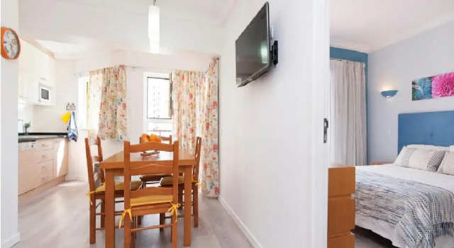 Apartment Near The Beach, Забронировать Апартаменты/квартира Прайя-да-Роча Барловенто