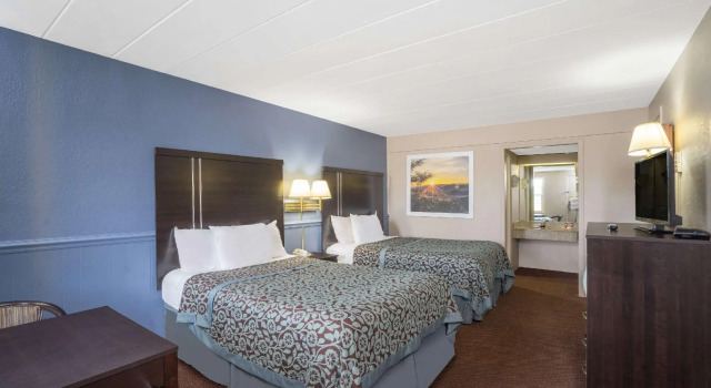 Четырёхместный номер Standard Days Inn by Wyndham Lincolnton