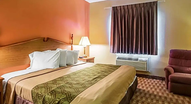 Люкс Econo Lodge Inn & Suites Ripley