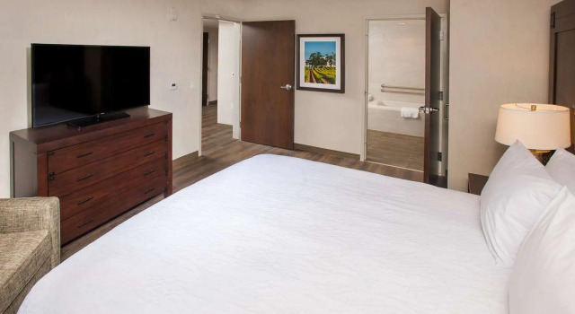 Номер Standard c 1 комнатой Hilton Garden Inn Burbank Los Angeles