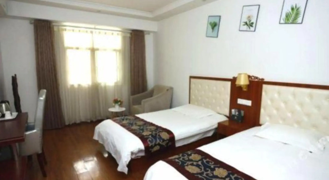 Huamei Holiday Hotel
