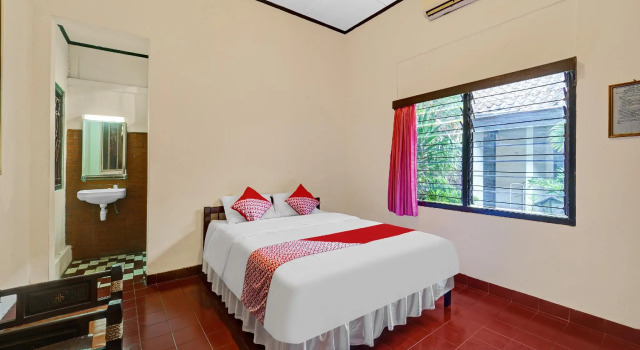 OYO 90676 Oryza Hotel, Book Hotel Hotels in Sentool with Parking, Parking