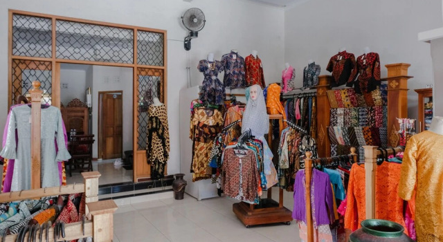 OYO 1306 Kraton Mas Family Residence