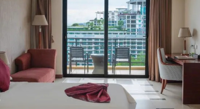 Номер Deluxe La Costa Hotel